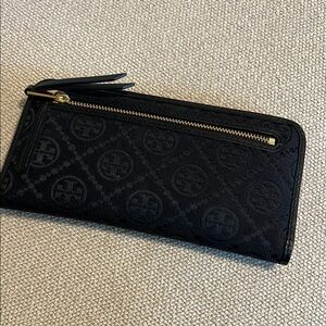 Tory Burch Black Zip Wallet